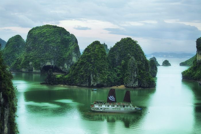 Shore excursions and activities on Bhaya Classic